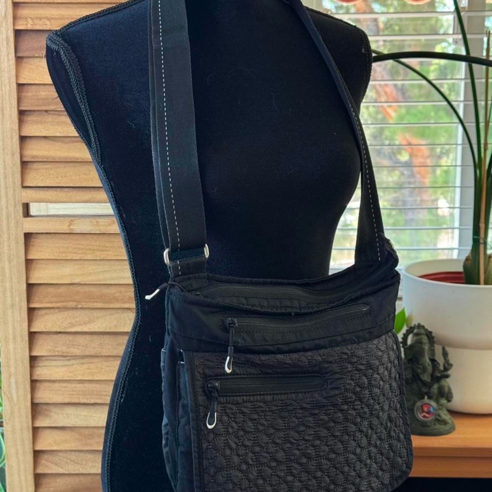 Black Quilted Sherpani Crossbody Bag - 3-Zip Everyday Shoulder